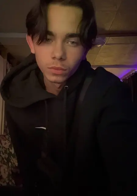 Богдан из Брянска, ищу на сайте знакомства на одну ночь