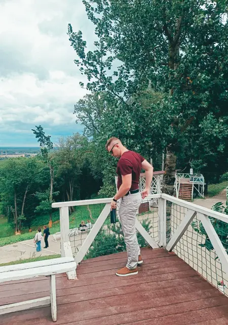 Эдуард из Первомайского, мне 23, познакомлюсь для постоянных отношений