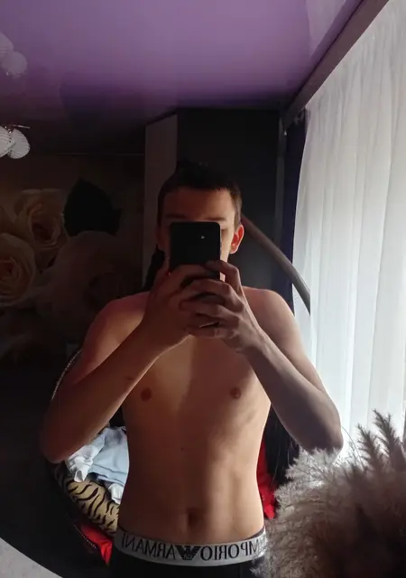 Я Кирилл Коровин, 18, знакомлюсь на одну ночь в Челябинске