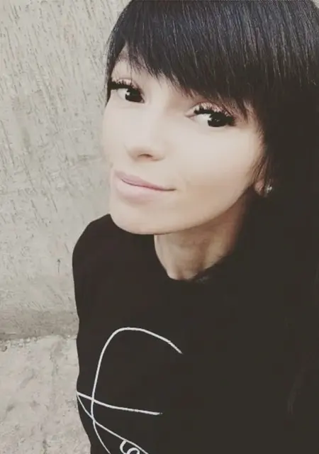 Яна из Симферополя, ищу на сайте дружбу