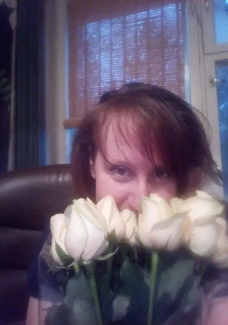 Я Ирина, 40, из Энгельса, ищу знакомства без обязательств