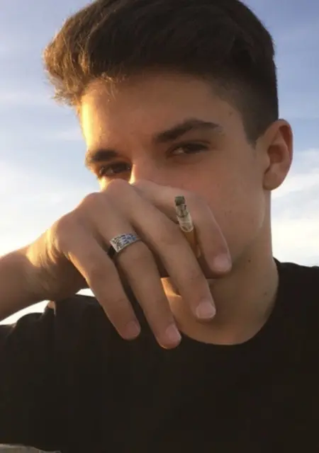 Я Griffin, 30, из Луги, ищу знакомства на одну ночь