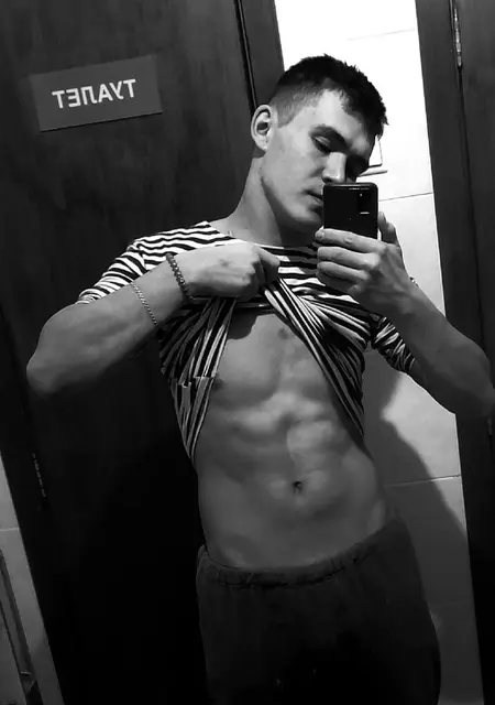 Я Александр, 25, из Новочеркасска, ищу знакомства без обязательств