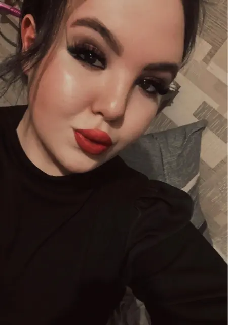 Я Алина, 20, знакомлюсь на одну ночь в Шарыпове