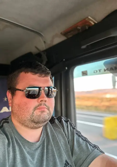 Я Дима, 24, знакомлюсь без обязательств в Армавире