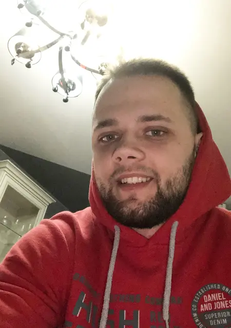 Я Глеб, 27, из Бобруйска, ищу знакомства без обязательств