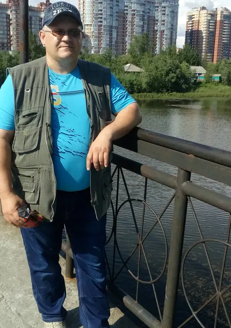 Александр из Нефтеюганска, ищу на сайте знакомства на одну ночь