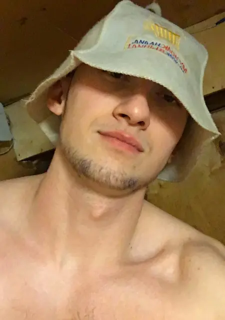 Никита из Энгельса, мне 25, познакомлюсь для приятного времяпровождения