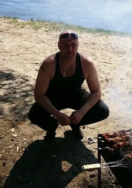 Алексей из Лобни, мне 49, познакомлюсь на одну ночь