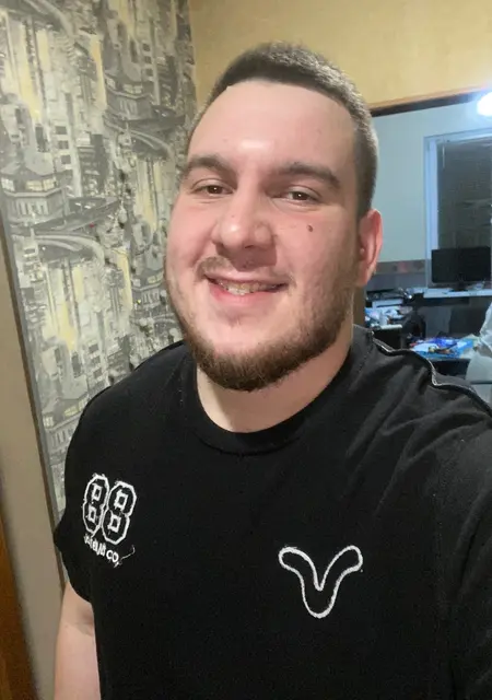 Я Гидеон, 23, из Туапсе, ищу знакомство для приятного времяпровождения