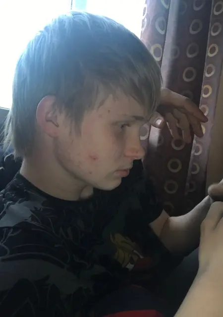 Я Даня, 19, из Новоалександровска, ищу знакомства на одну ночь