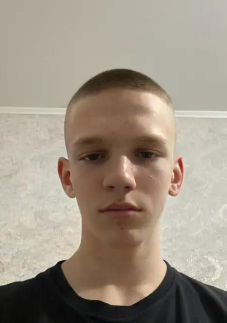 Я Евгений, 18, из Астрахани, ищу знакомства без обязательств