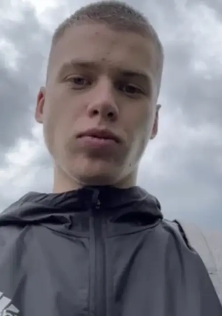 Я Максим, 21, из Иркутска, ищу знакомства без обязательств